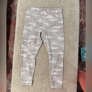 Athleta Women's Gray Camouflage Leggings ELATION CAMO 7/8 TIGHT